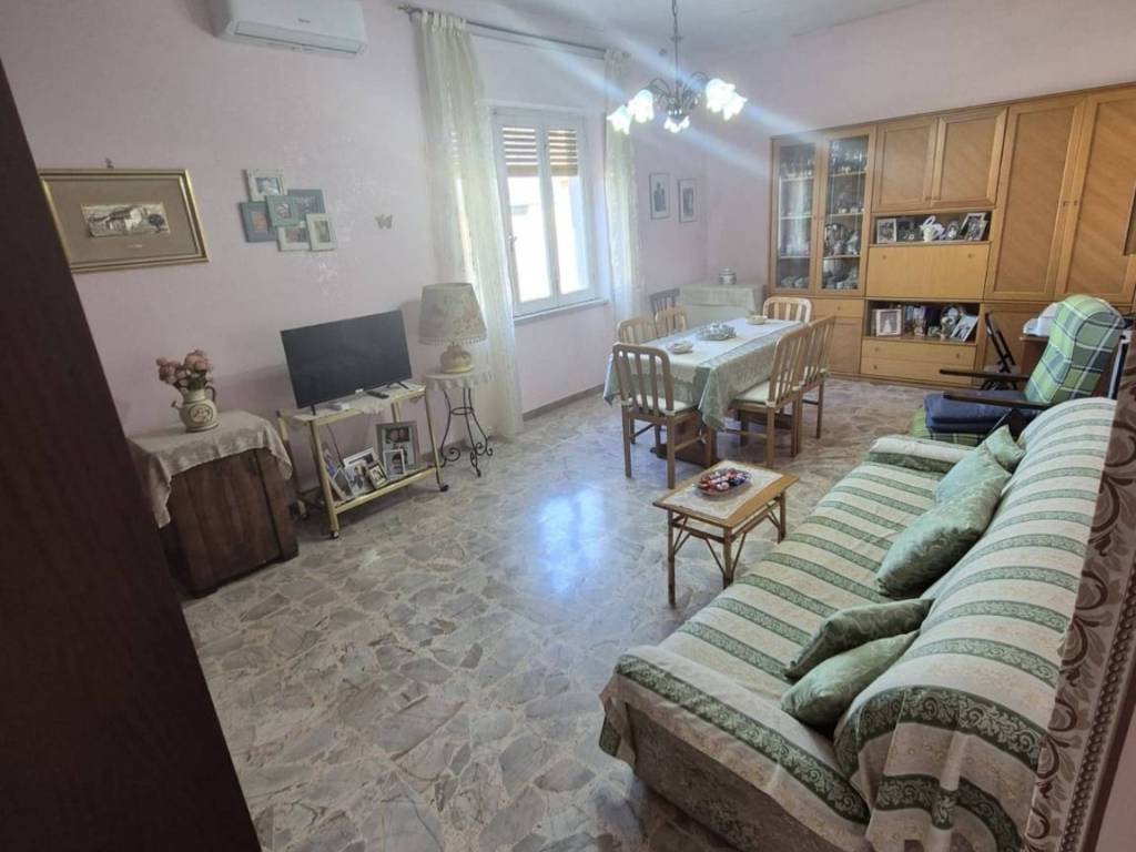 appartamento in vendita a Fara in Sabina in zona Passo Corese