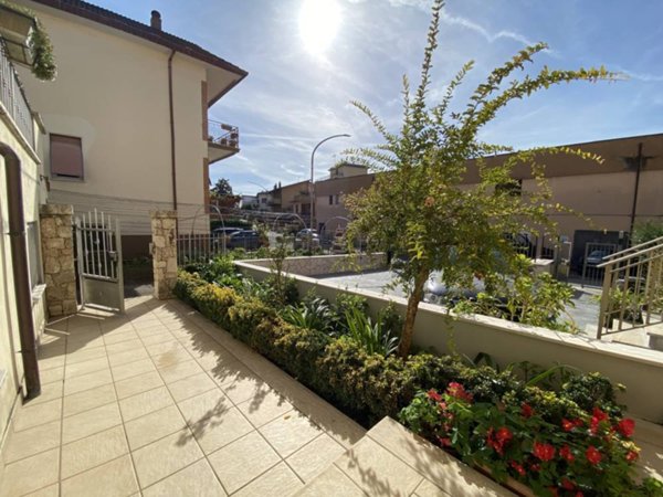 appartamento in vendita a Fara in Sabina in zona Passo Corese