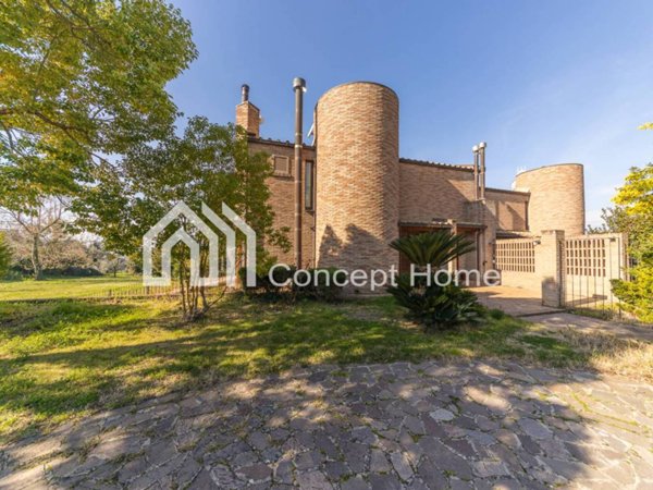 casa indipendente in vendita a Fara in Sabina