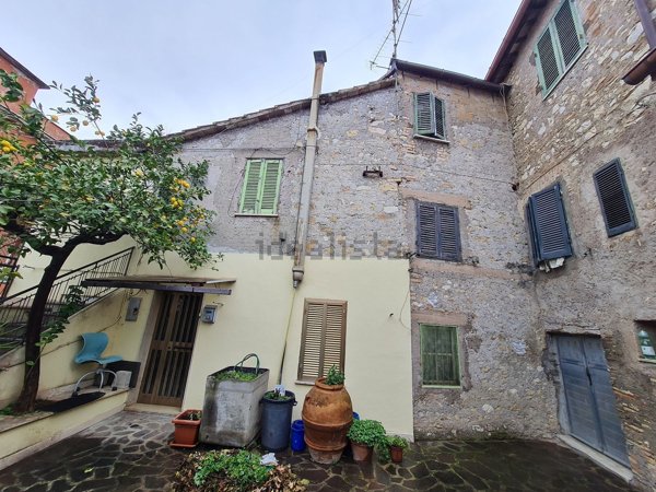 appartamento in vendita a Fara in Sabina