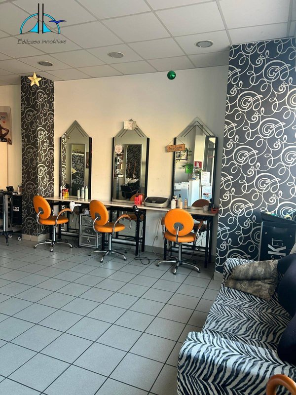 locale commerciale in vendita a Fara in Sabina in zona Passo Corese