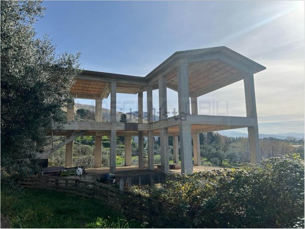 casa indipendente in vendita a Fara in Sabina