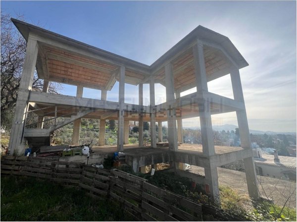 casa indipendente in vendita a Fara in Sabina