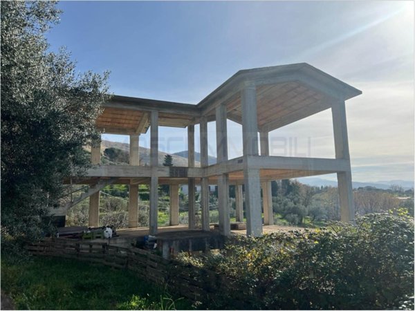 casa indipendente in vendita a Fara in Sabina