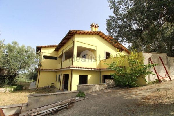 appartamento in vendita a Fara in Sabina in zona Passo Corese