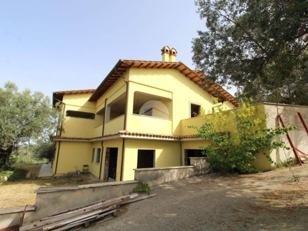 appartamento in vendita a Fara in Sabina in zona Passo Corese