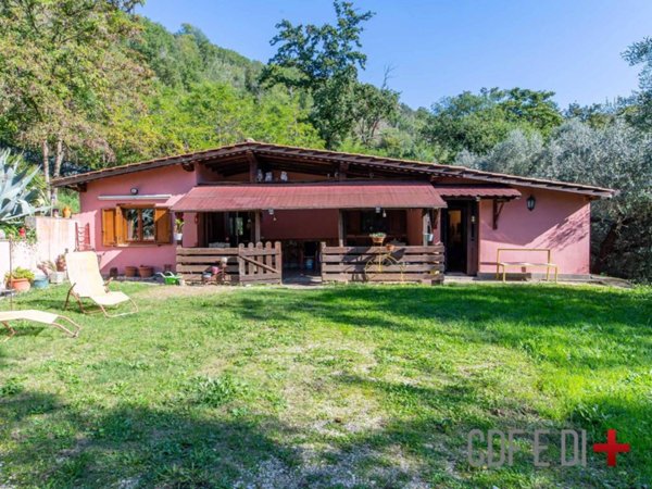 casa indipendente in vendita a Fara in Sabina in zona Farfa