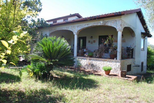 casa indipendente in vendita a Fara in Sabina in zona Talocci