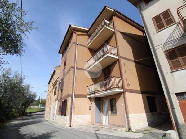 appartamento in vendita a Fara in Sabina in zona Passo Corese