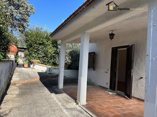 casa indipendente in vendita a Fara in Sabina