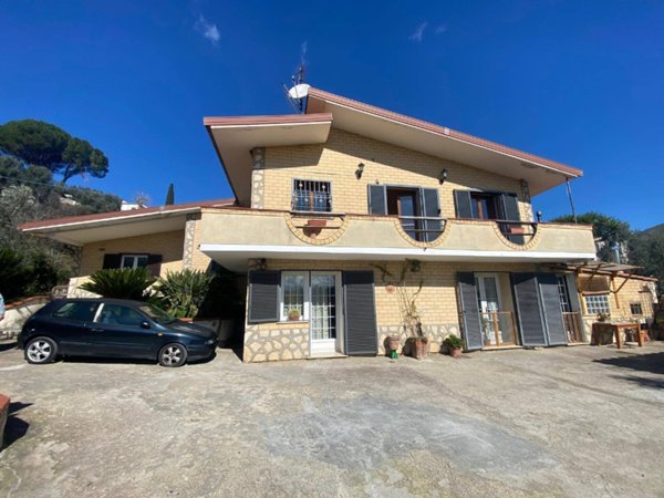 casa indipendente in vendita a Fara in Sabina in zona Passo Corese