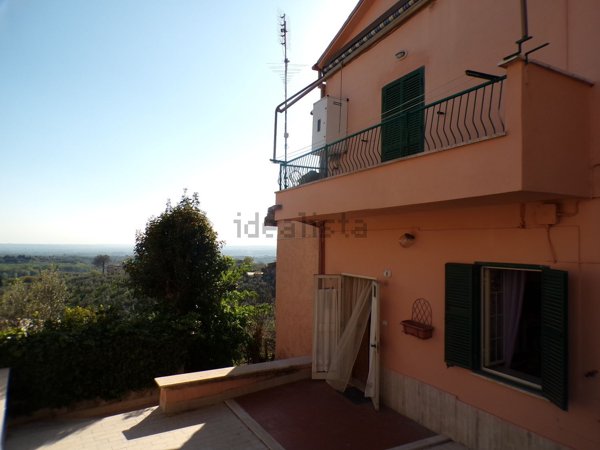 appartamento in vendita a Fara in Sabina in zona Farfa