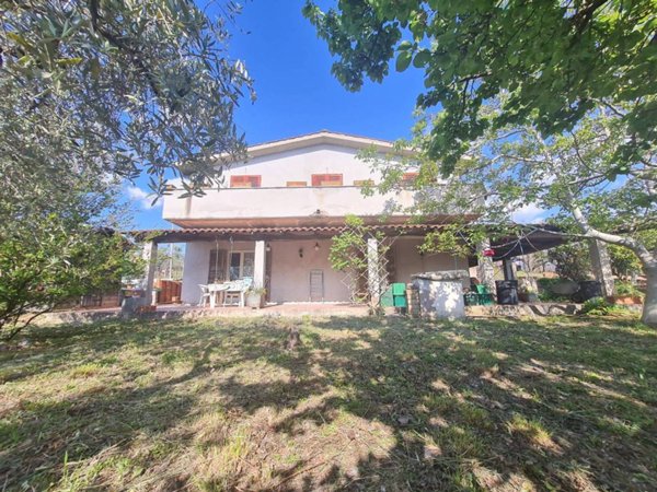 casa indipendente in vendita a Fara in Sabina in zona Passo Corese