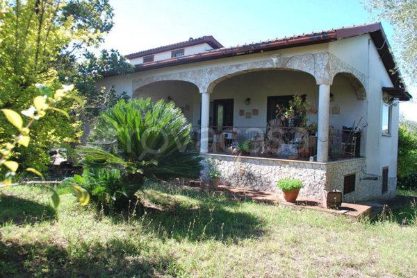 casa indipendente in vendita a Fara in Sabina in zona Talocci