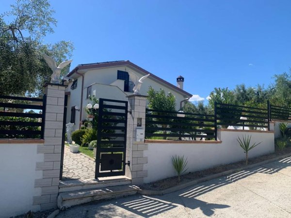 casa indipendente in vendita a Fara in Sabina in zona Passo Corese