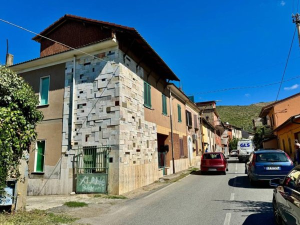 appartamento in vendita a Fara in Sabina in zona Passo Corese