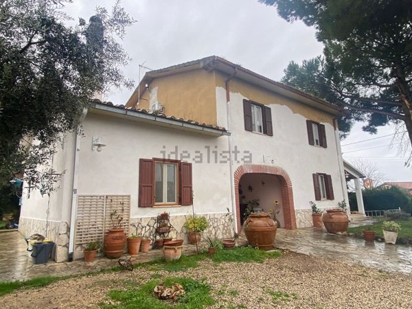 casa indipendente in vendita a Fara in Sabina in zona Borgo Quinzio