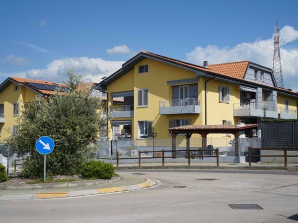 appartamento in vendita a Fara in Sabina in zona Passo Corese