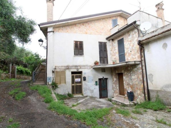 appartamento in vendita a Fara in Sabina