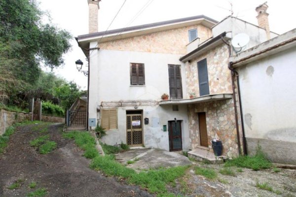 appartamento in vendita a Fara in Sabina
