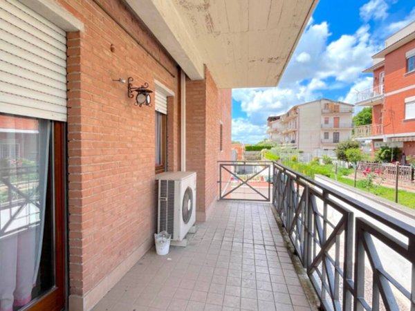 appartamento in vendita a Fara in Sabina in zona Passo Corese