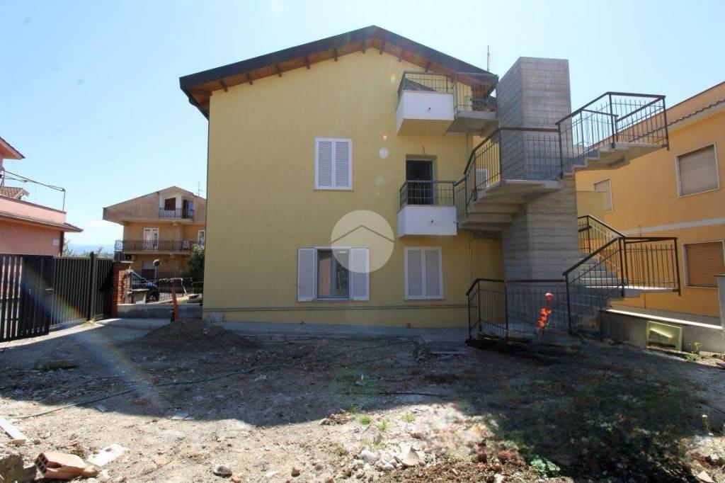 appartamento in vendita a Fara in Sabina in zona Passo Corese