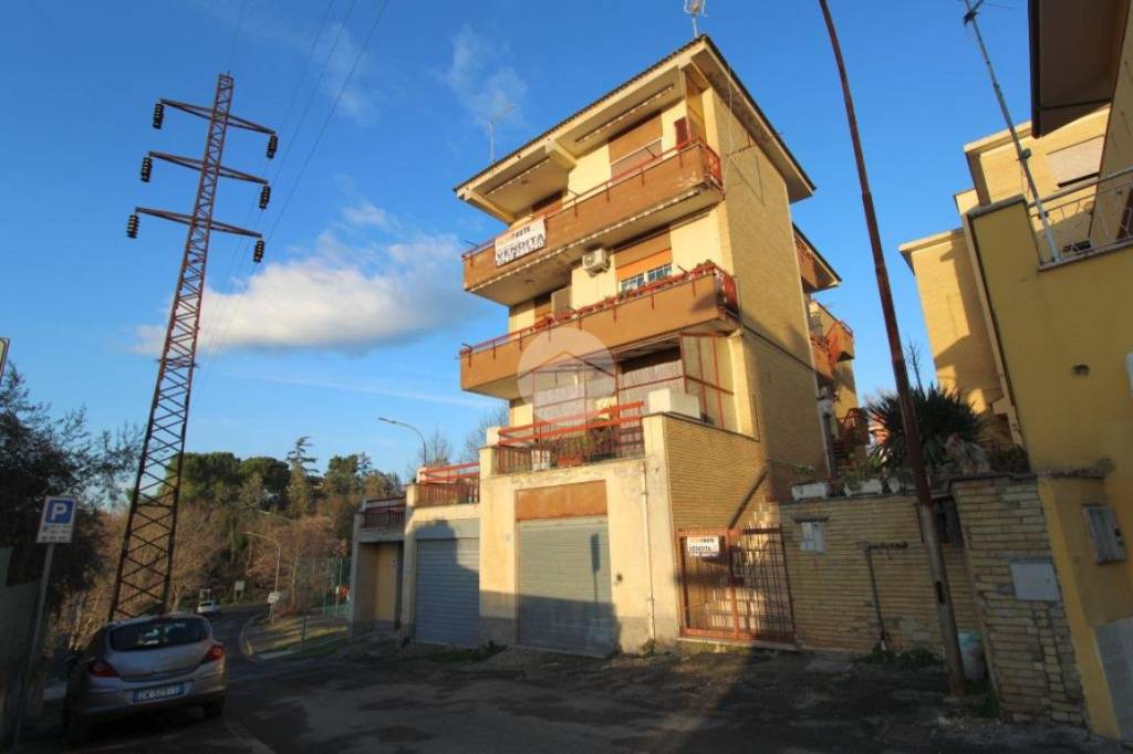 appartamento in vendita a Fara in Sabina in zona Passo Corese