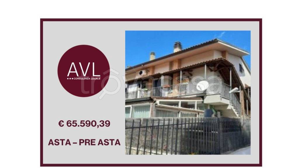 appartamento in vendita a Fara in Sabina in zona Passo Corese