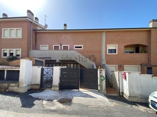 appartamento in vendita a Fara in Sabina in zona Passo Corese
