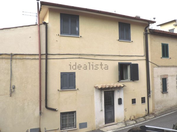 appartamento in vendita a Fara in Sabina in zona Passo Corese