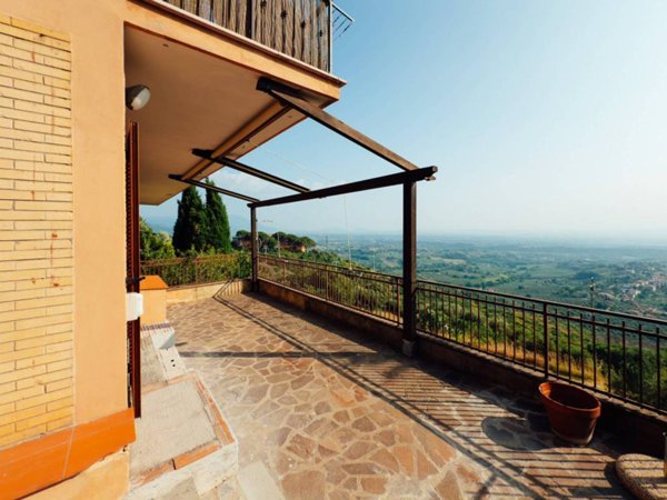 appartamento in vendita a Fara in Sabina