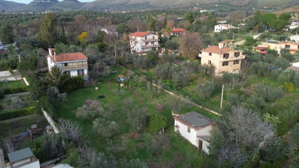 casa indipendente in vendita a Fara in Sabina