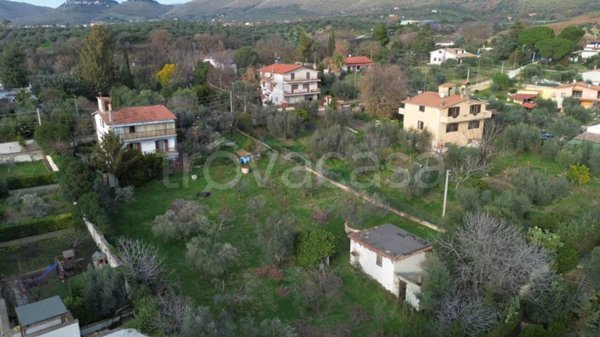casa indipendente in vendita a Fara in Sabina