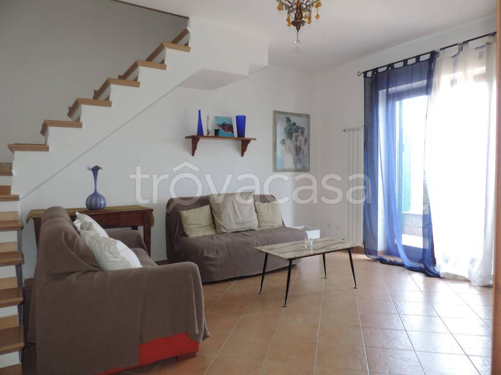 appartamento in vendita a Fara in Sabina in zona Canneto Sabino