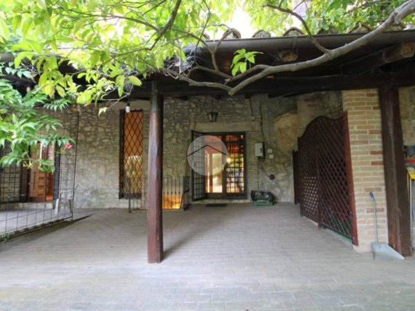 casa indipendente in vendita a Fara in Sabina in zona Passo Corese