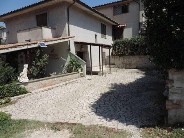 appartamento in vendita a Fara in Sabina in zona Passo Corese