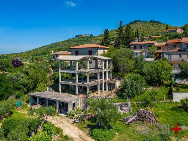 casale in vendita a Fara in Sabina in zona Passo Corese