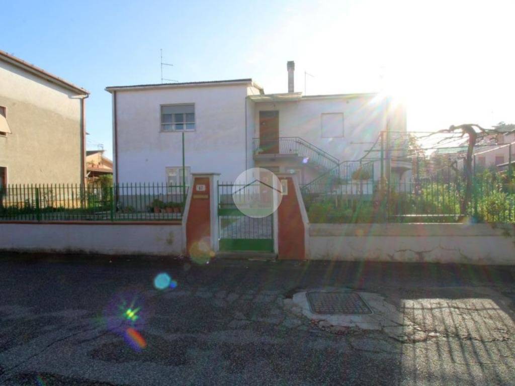 appartamento in vendita a Fara in Sabina in zona Passo Corese