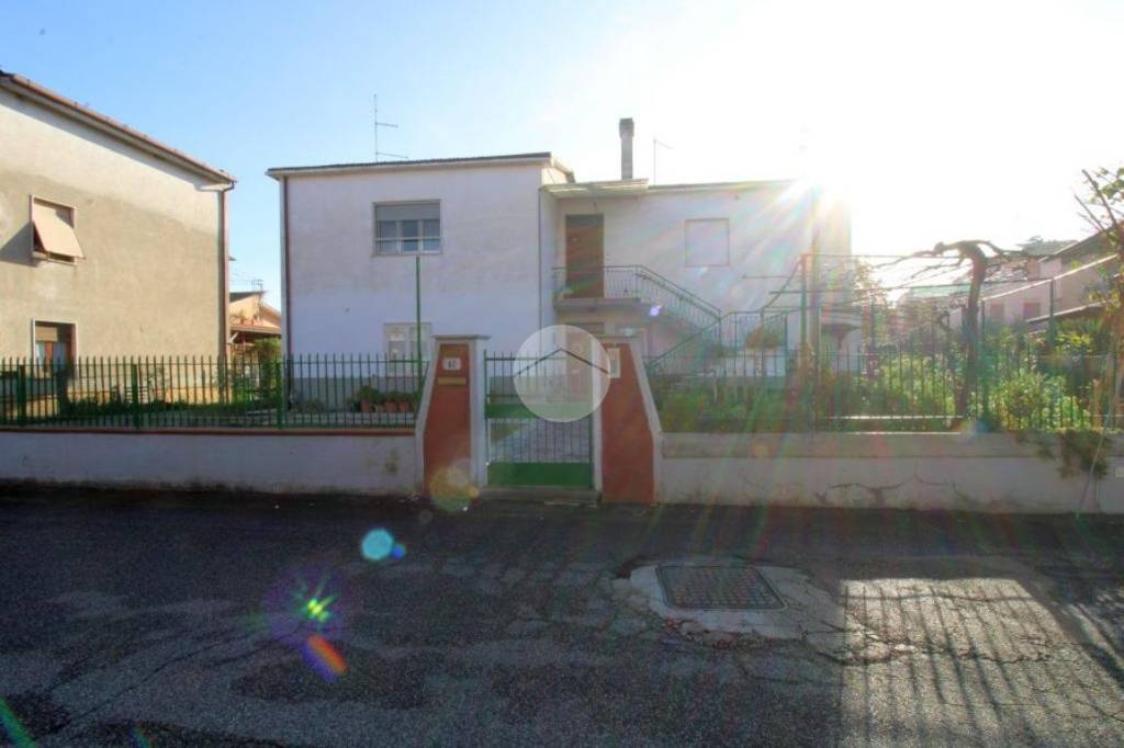 appartamento in vendita a Fara in Sabina in zona Passo Corese