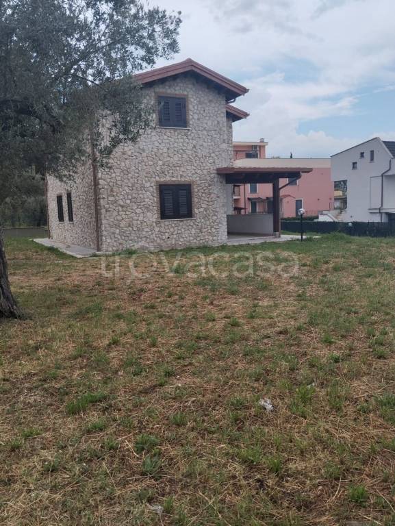 casa indipendente in vendita a Fara in Sabina in zona Borgo Quinzio