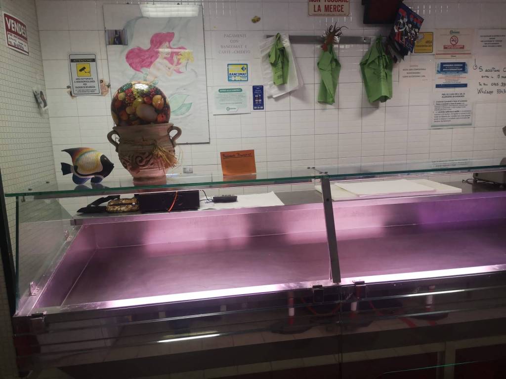 negozio in vendita a Fara in Sabina in zona Borgo Quinzio