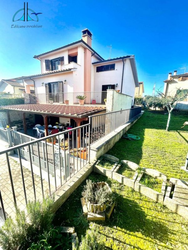 casa indipendente in vendita a Fara in Sabina in zona Passo Corese