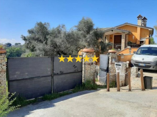 casa indipendente in vendita a Fara in Sabina