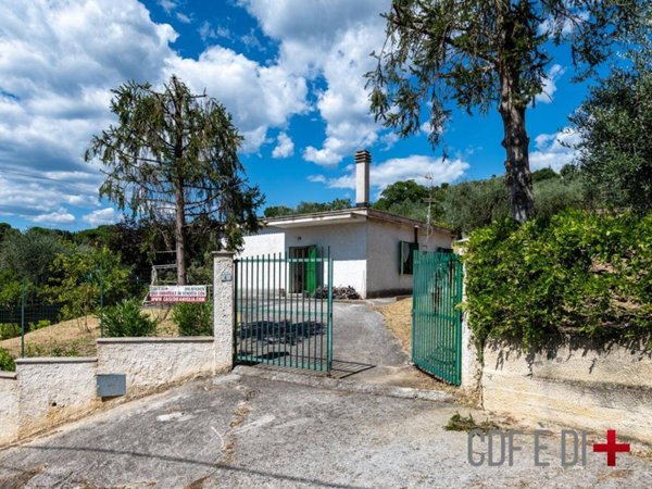 casa indipendente in vendita a Fara in Sabina
