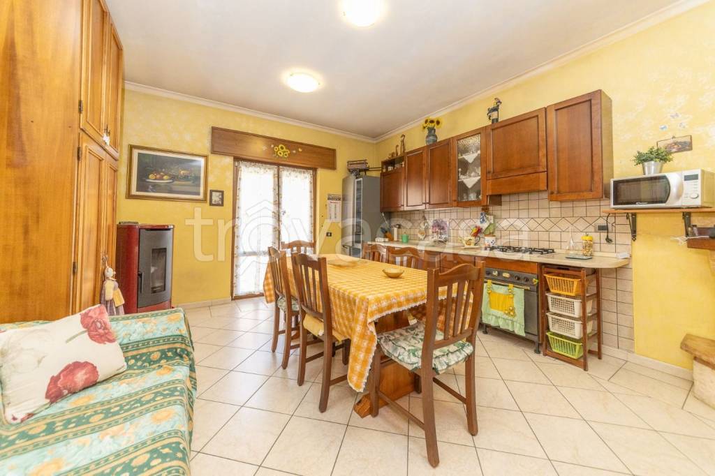 appartamento in vendita a Fara in Sabina