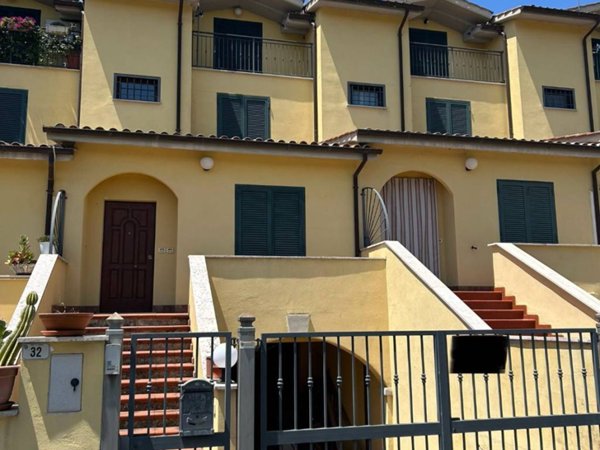casa indipendente in vendita a Fara in Sabina