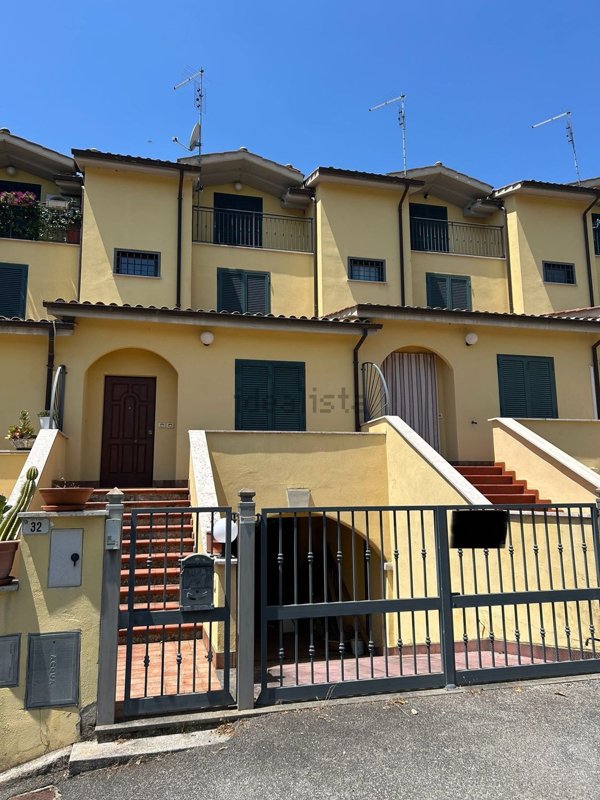 casa indipendente in vendita a Fara in Sabina