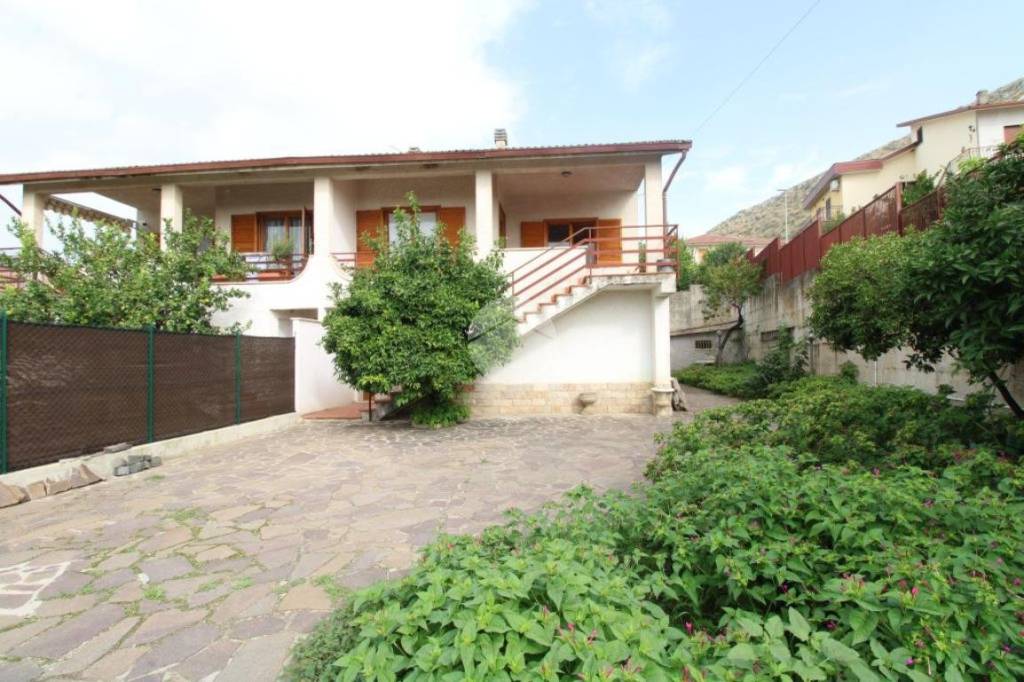 casa indipendente in vendita a Fara in Sabina in zona Passo Corese