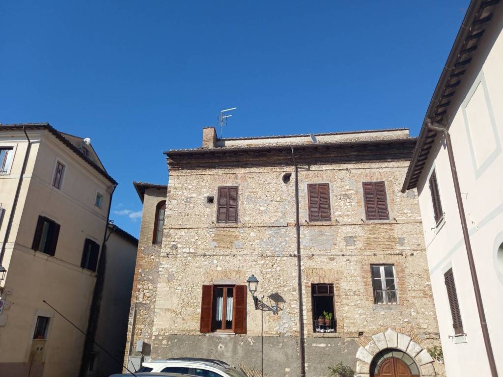 appartamento in vendita a Fara in Sabina