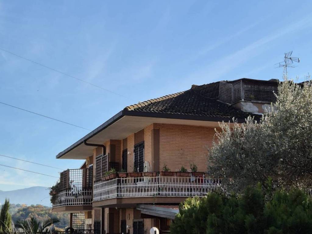 appartamento in vendita a Fara in Sabina in zona Passo Corese